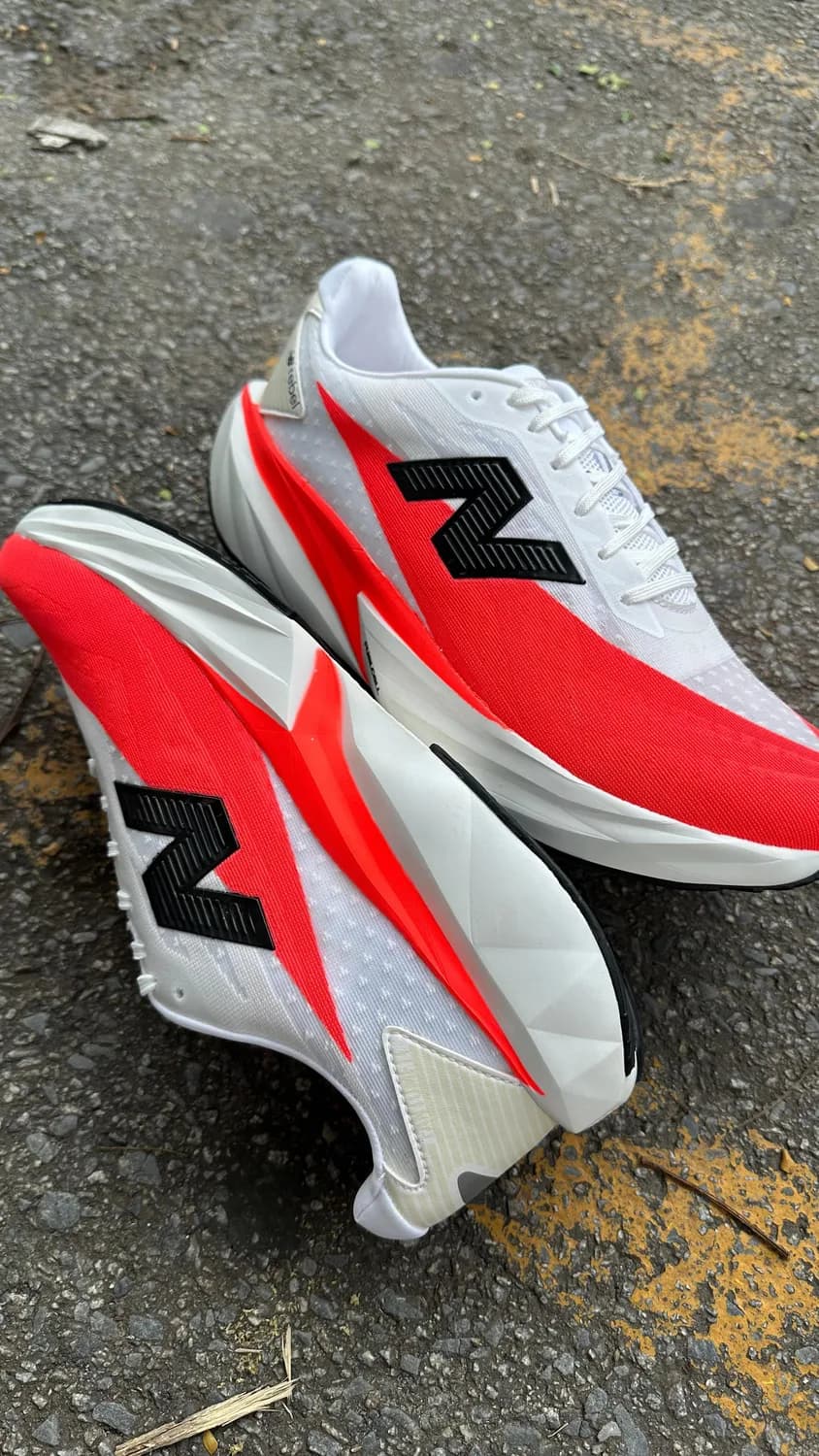 New Balance de corrida vermelho e branco